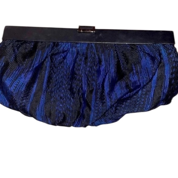- VINTAGE COLE HAAN COLLECTION LINEN BLUE/BLACK LEATHER TOP FRAME CLUCH - Picture 1 of 9